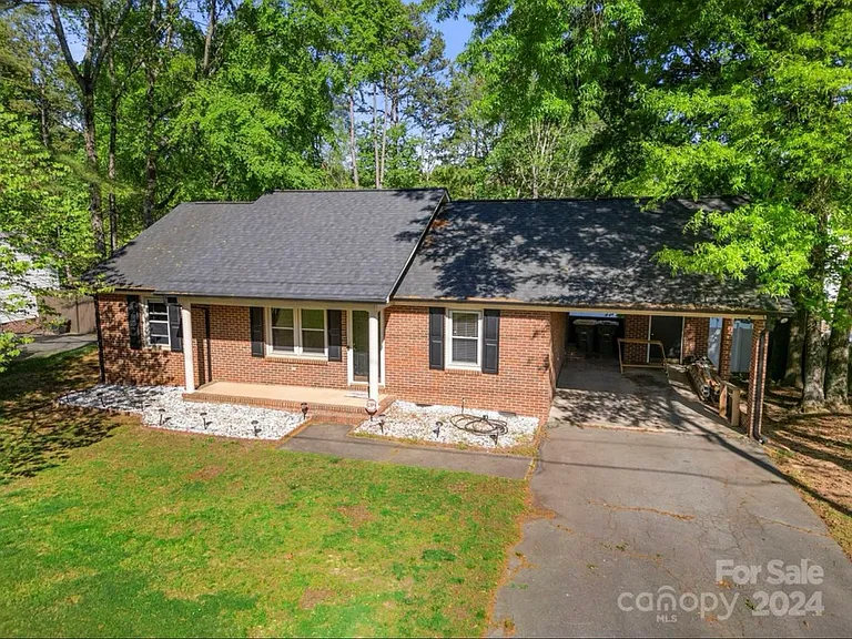 1428 Midlake Ave — Photo 3
