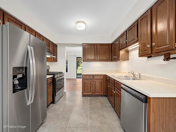 5th image of 142 Indian Boundary Dr