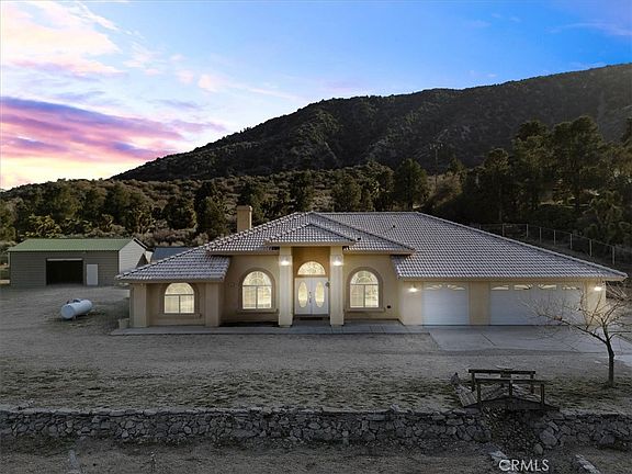 2nd image of 1679 Desert Front Rd