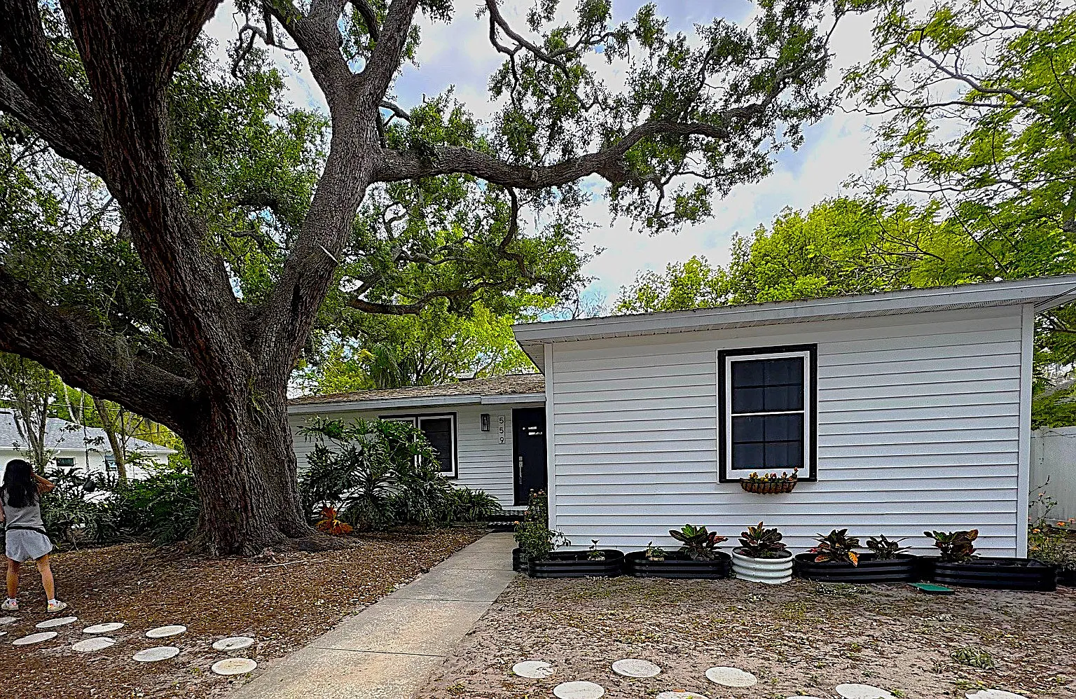 2 bed, 1.5 bath, 2000 sqft, $3,300 — Photo 1