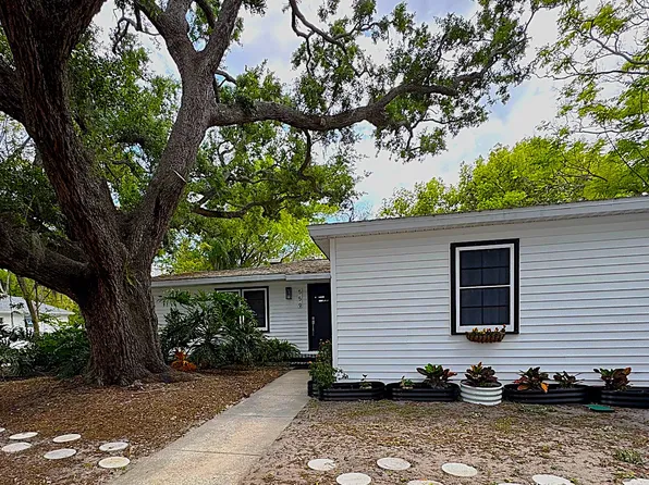 559 Scotland St, Dunedin, FL 34698