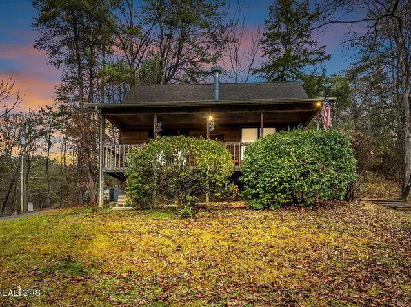 3042 Crestview Ct, Sevierville, TN 37862