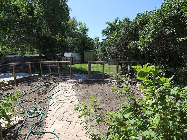 740 W Burkitt St — Photo 3
