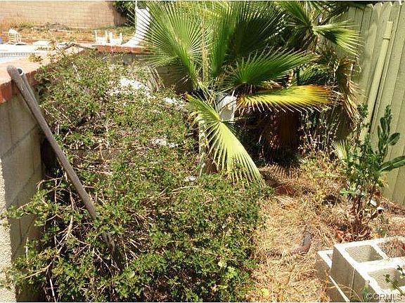 4th image of 6327 Vineyard Ave