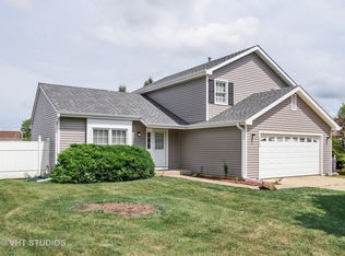 5012 W Glenbrook Trl, McHenry, IL 60050