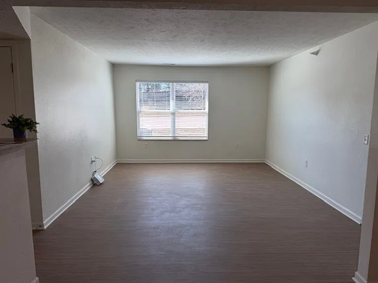 Cottonwood Creek Apartments — Photo 26
