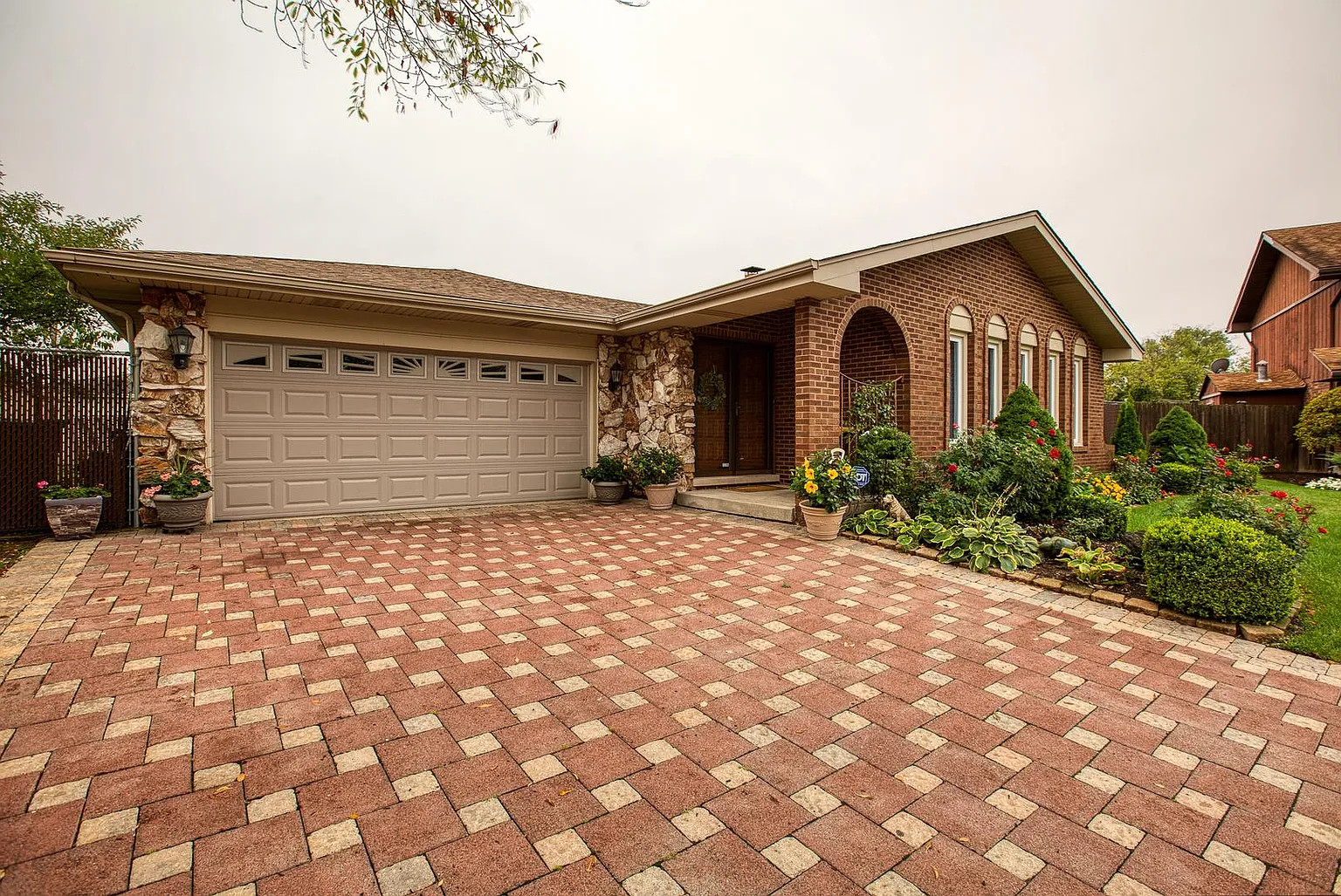 8937 Oakdale Ct photo 1