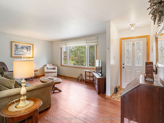 4th image of 7427 Merritt Ave