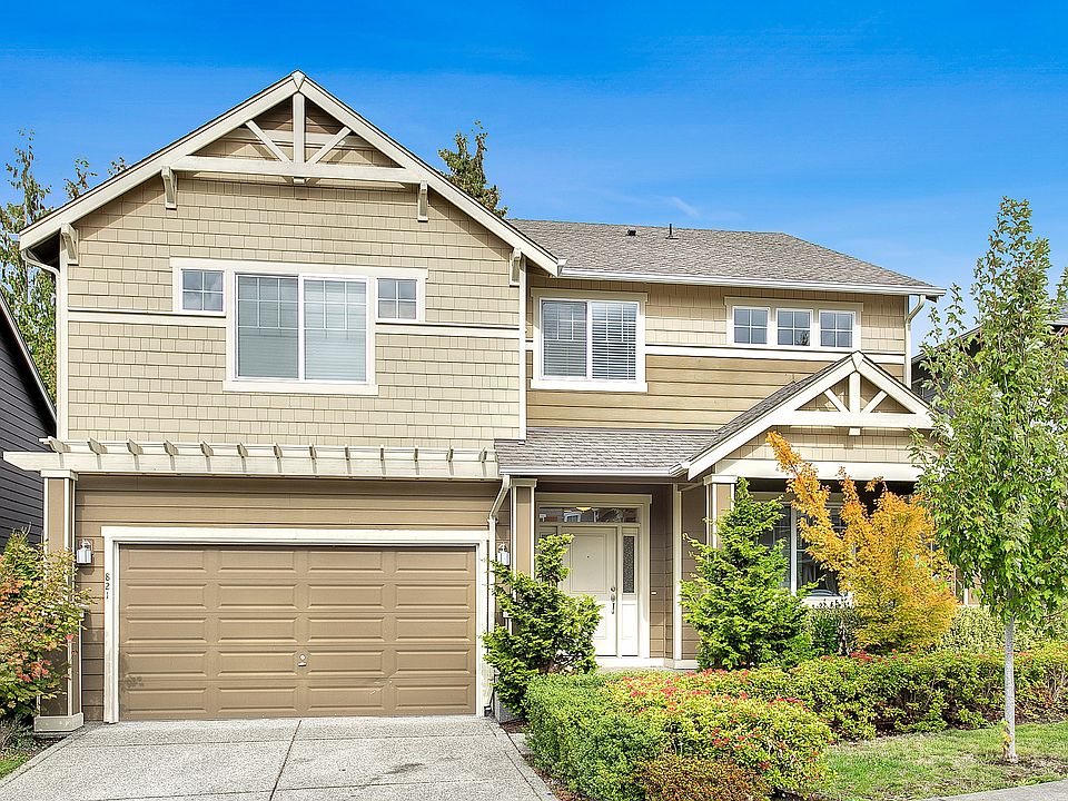 1st image of 821 207th St SW