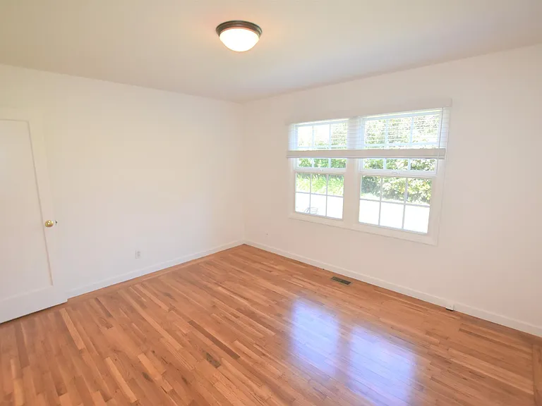 107 Dunsmuir Way — Photo 10