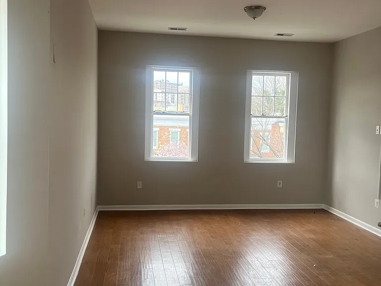2407 Brookfield Ave — Photo 5