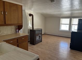 503 W 5th Ave #B, Oshkosh, WI 54902