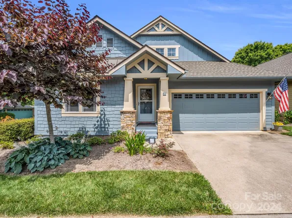 27 Gray Wolf Ln, Hendersonville, NC 28792