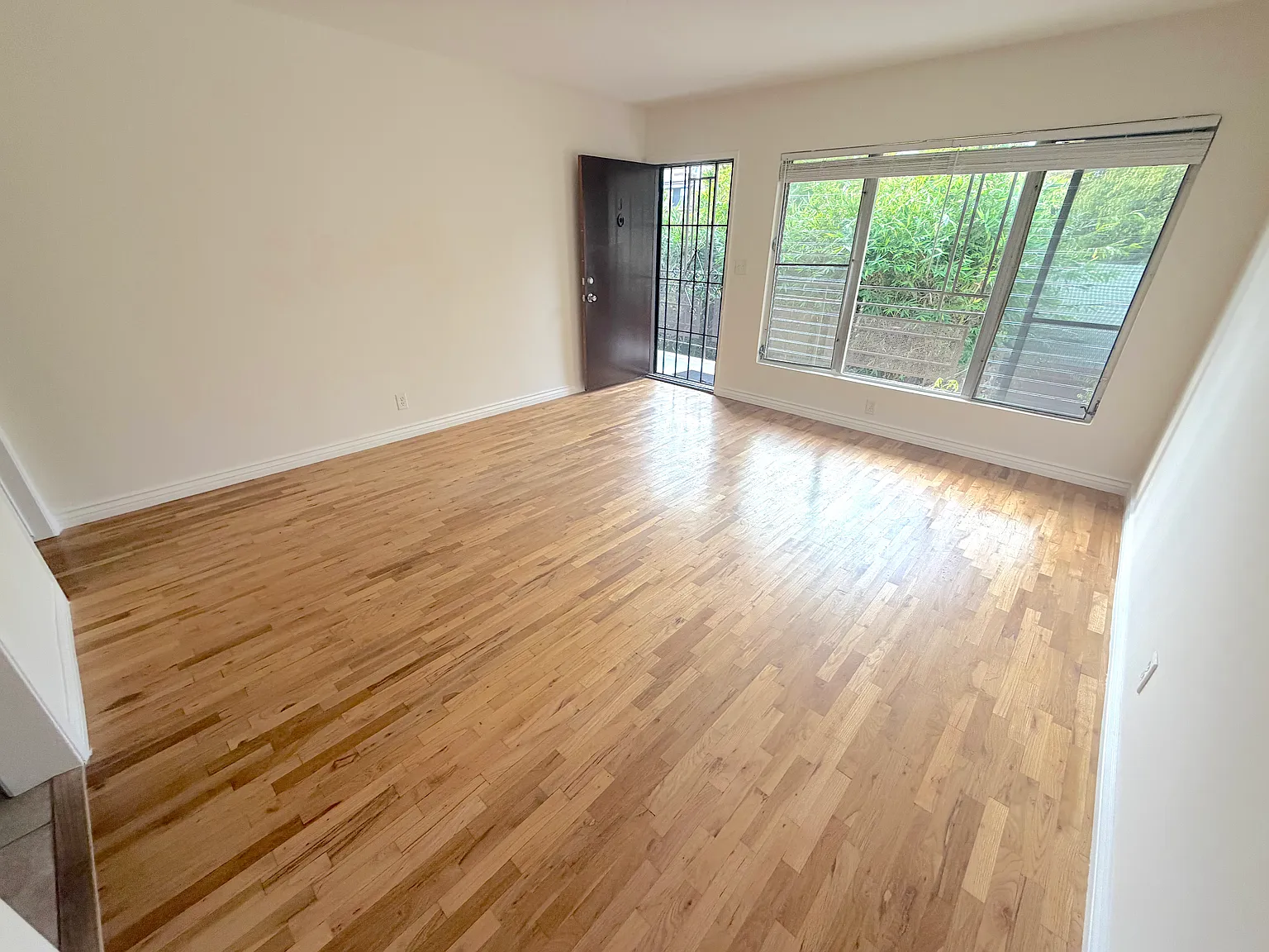 Studio, 450 sqft, $2,095 — Photo 2