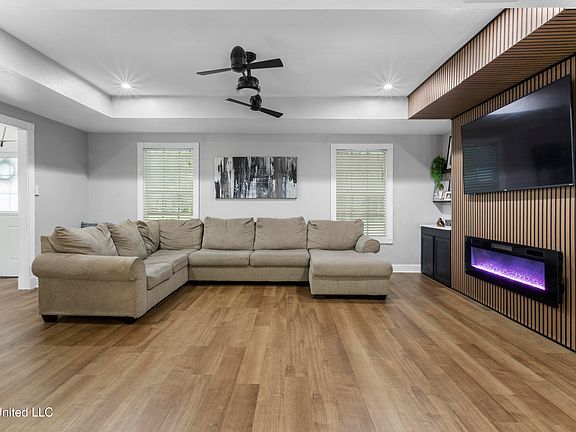 5th image of 1501 Willowbend Dr