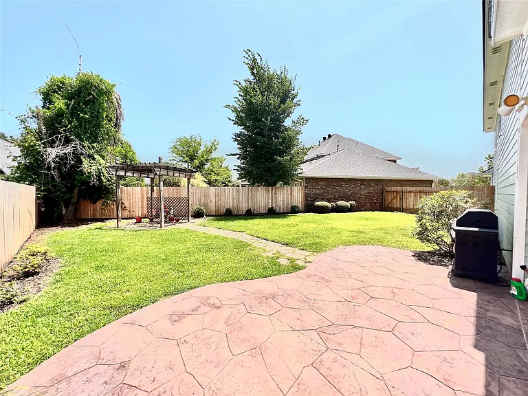 200 Grey Eagle Dr — Photo 36