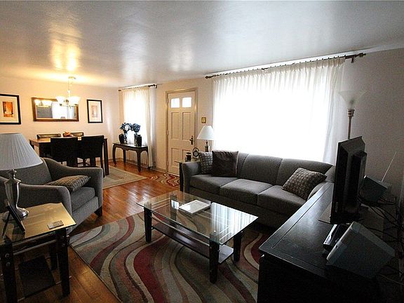 3rd image of 77 Forest Ave