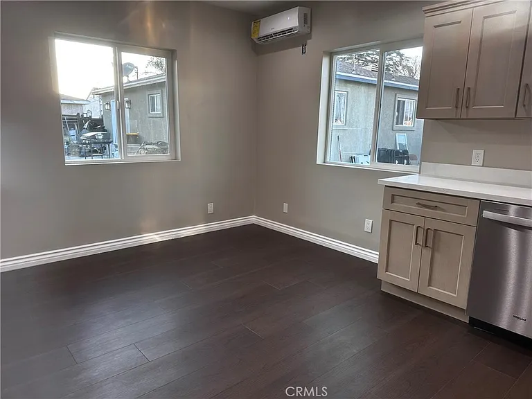 1564 W Phillips Blvd — Photo 10