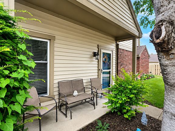 3rd image of 3039 Bayberry Ct W