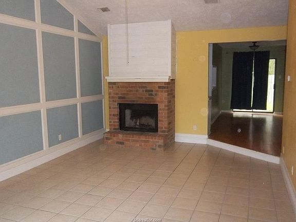 2nd image of 2310 W Creek Ln