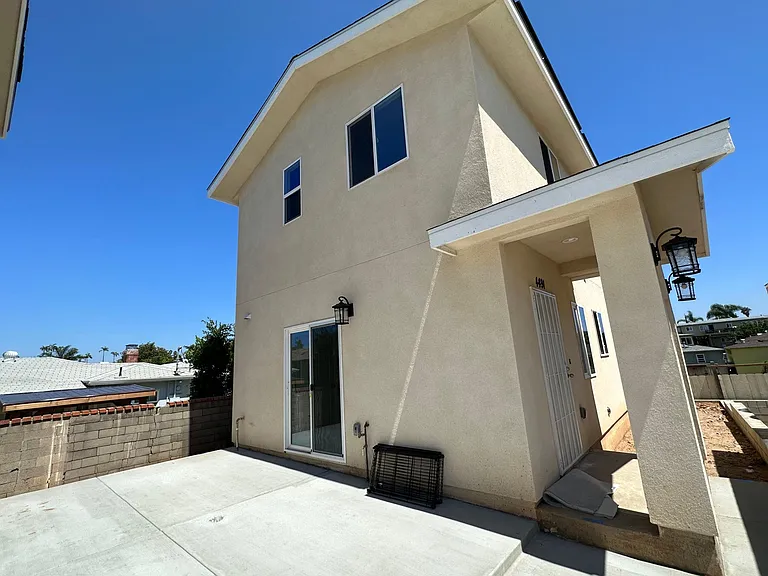4491 Menlo Ave — Photo 2