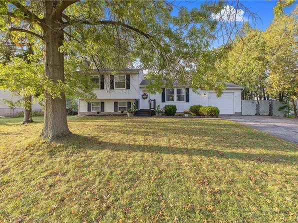 7589 Aster Dr, Liverpool, NY 13088