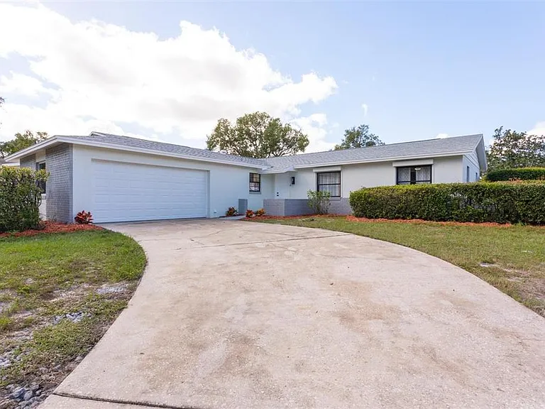 802 Gregory Ln — Photo 1