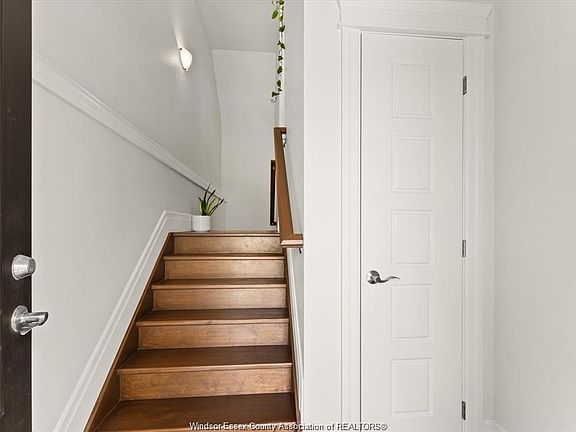 4th image of 735 Brownstone Dr
