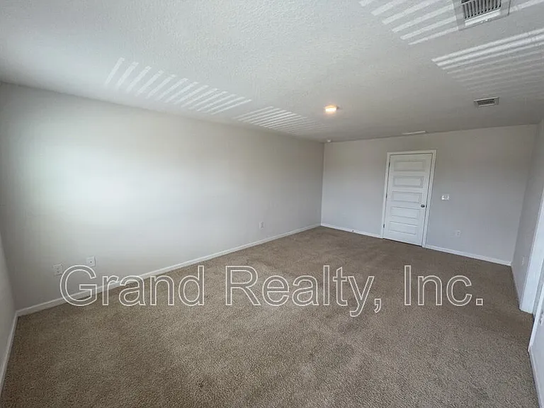 5431 Peach Dr — Photo 11