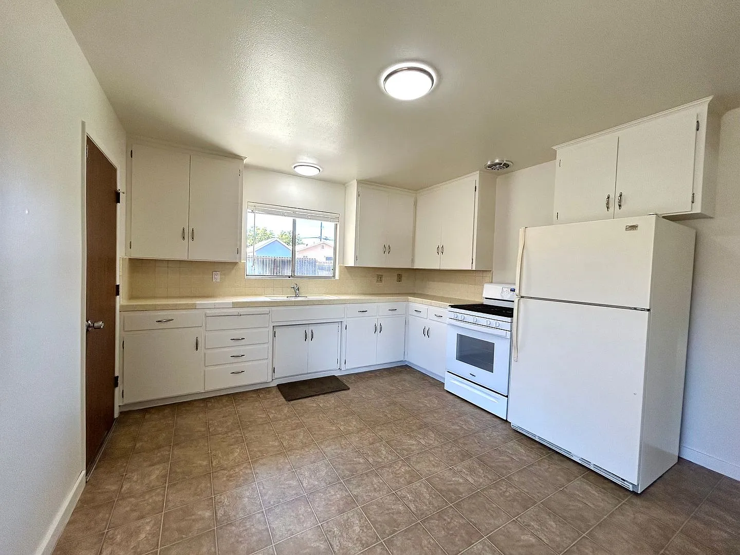 2 Bedroom, 1 Bath Home — Photo 4
