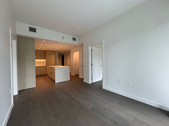 3rd image of 5168 Cambie St #213