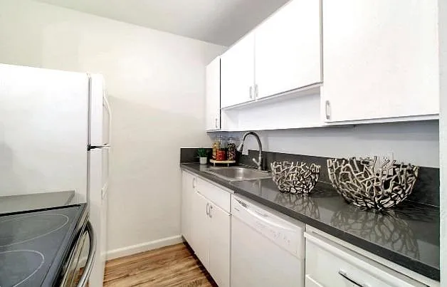 490 N Civic Dr #312 — Photo 14