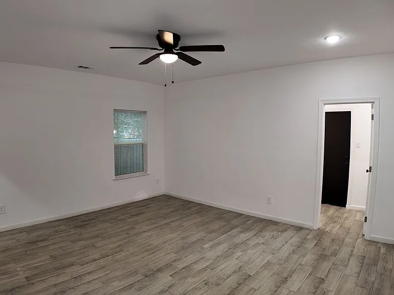 4709 Lee St — Photo 11