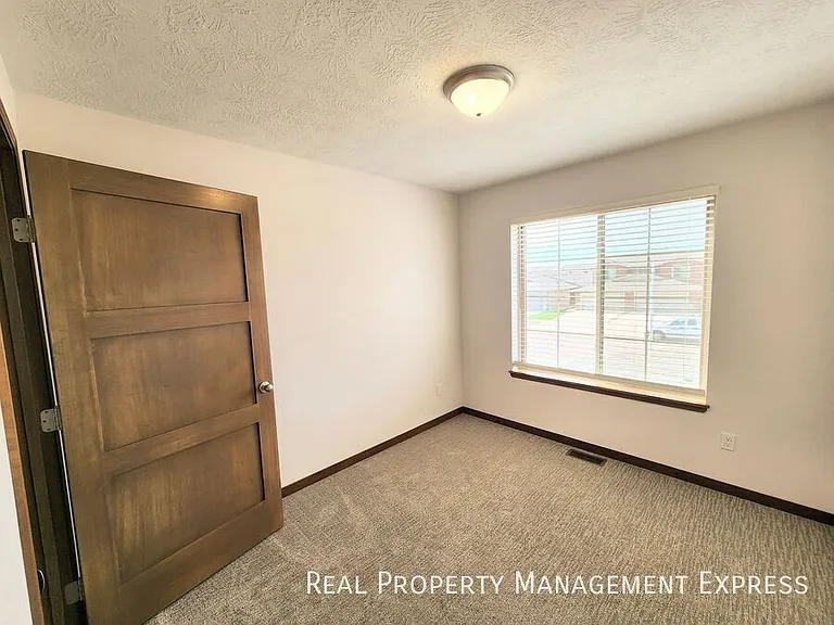 9436 W Dolores Dr — Photo 4