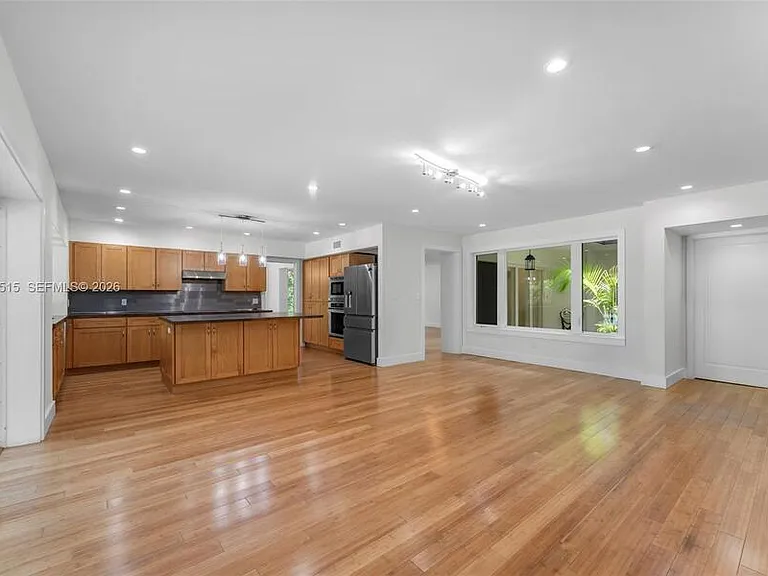 7711 SW 47th Ave — Photo 10