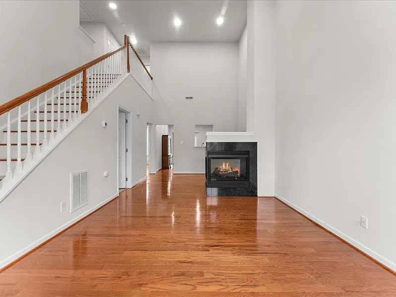3 bed, 1644 sqft, $2,600 — Photo 4