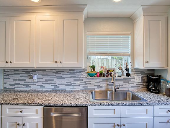 3rd image of 1129 Southwinds Dr