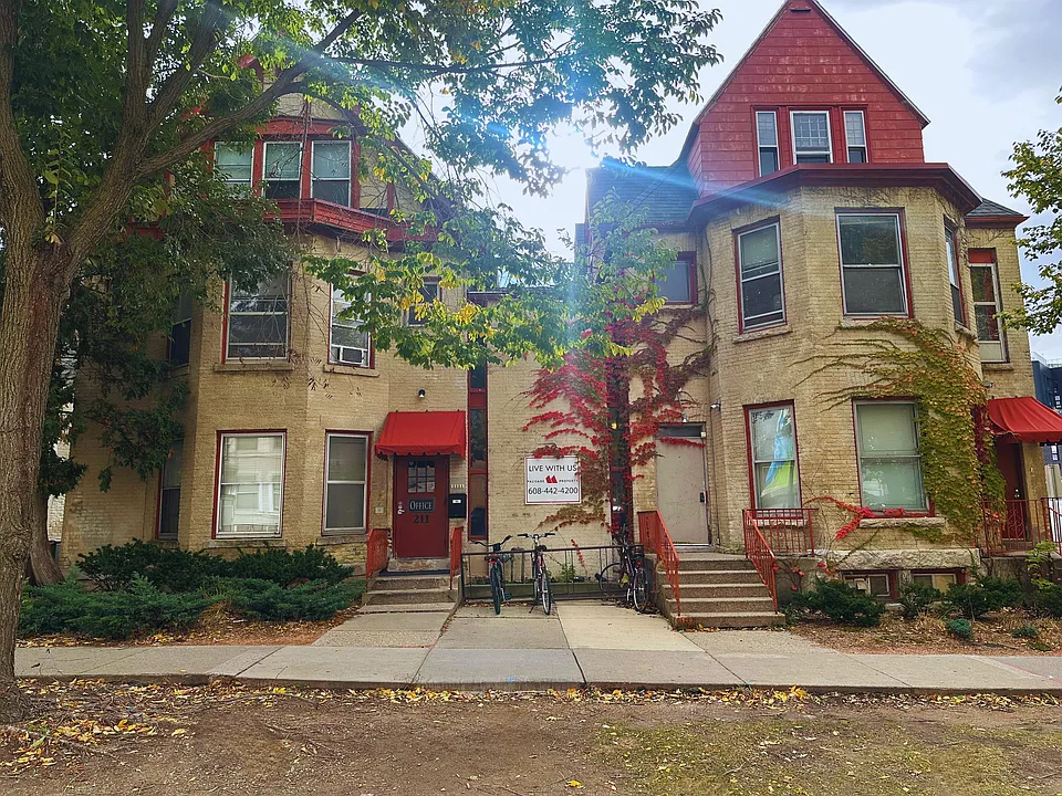 211 W. Gilman