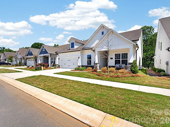 3rd image of 1405 Encore Ln