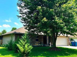 5232 S Honeysuckle Ln, Battlefield, MO 65619