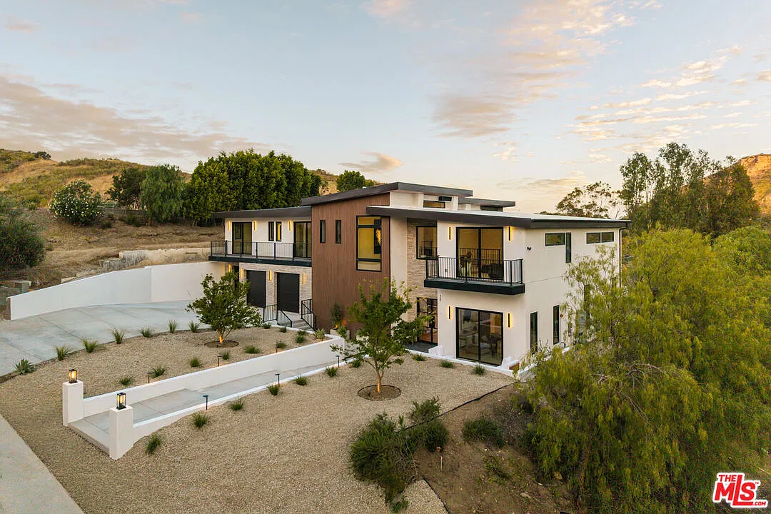 6 bed, 6.5 bath, 7686 sqft, $34,450 — Photo 1