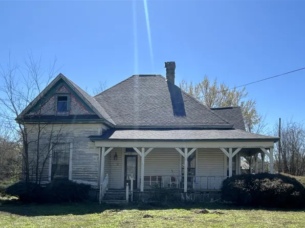 610 South St, Blossom, TX 75416