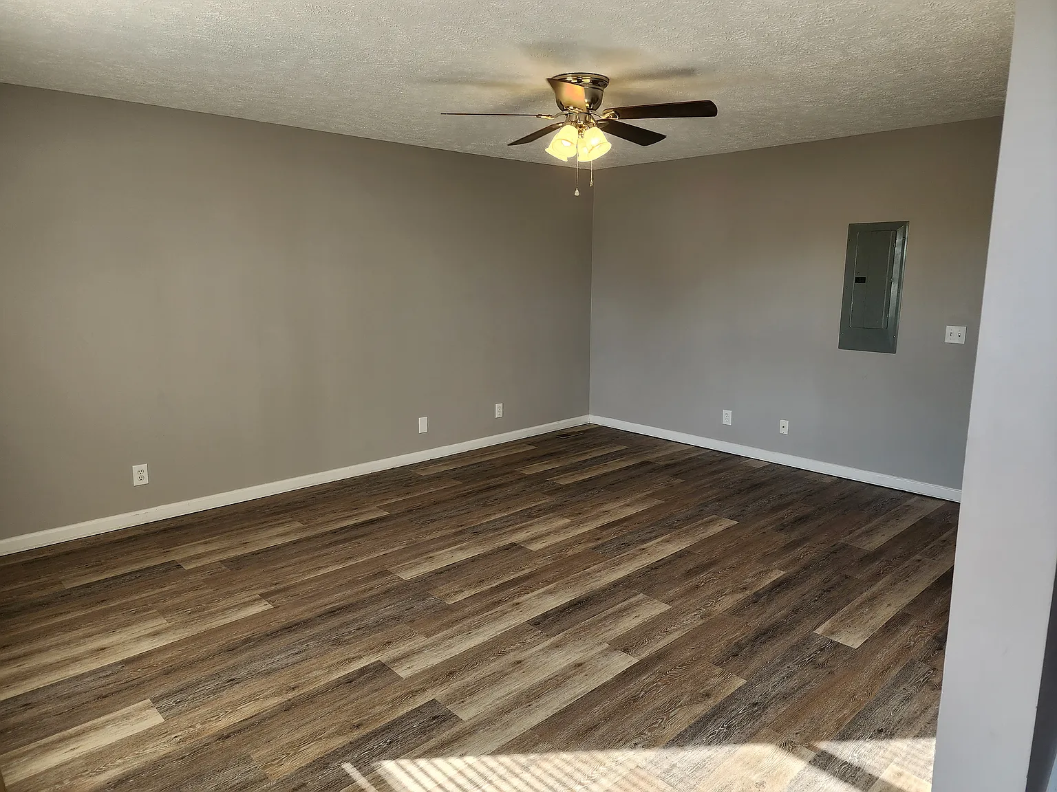 2 bed, 1.5 bath, 1050 sqft, $1,200 — Photo 2