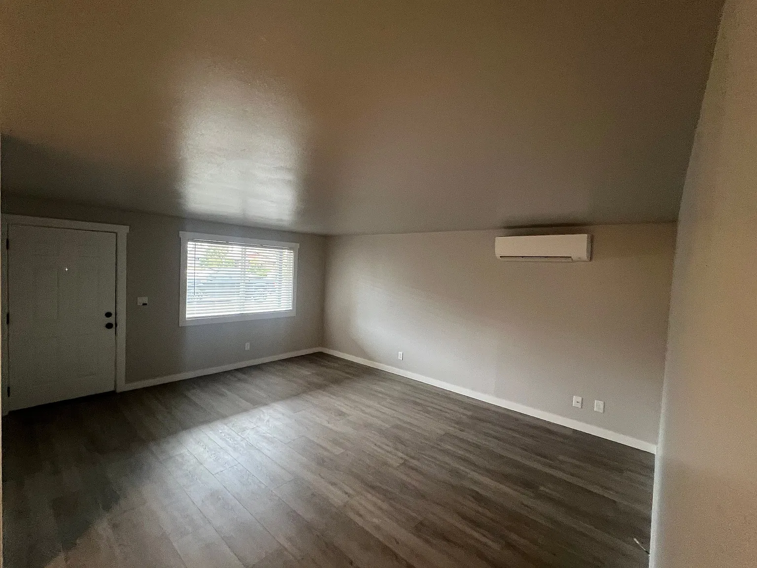 2 bed, 898 sqft, $1,595 — Photo 3