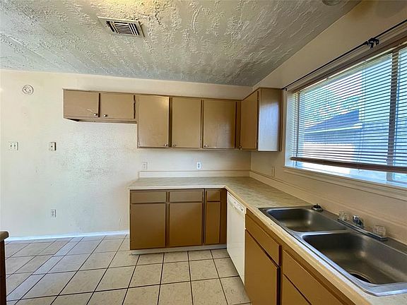 5th image of 11019 Almond Grv