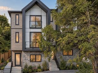 519 Foul Bay Rd #2, Victoria, BC V8S4G9