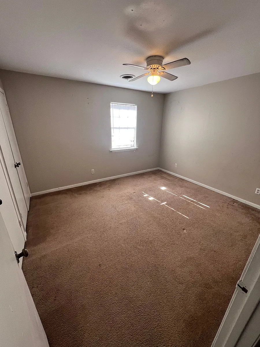 Building Photo - B3 Hidden Valley Dr #B3