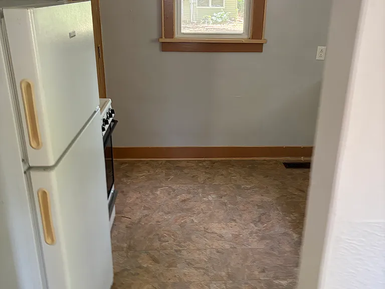 110 N Saint John Ave — Photo 5