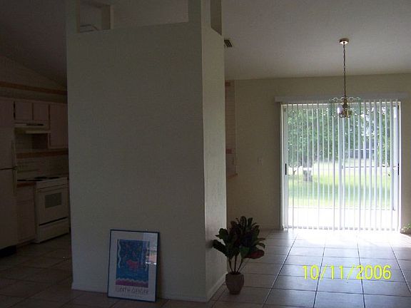 3rd image of 2916 SW 2nd Pl
