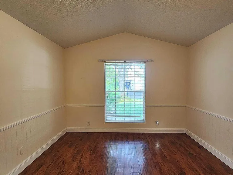 7705 Forest Green Ln — Photo 36